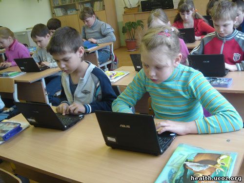 Офтальмологи установили время работы за компьютером для школьников